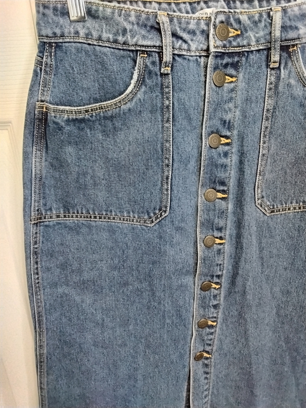 Old Navy Blue Denim Button-Front Skirt - Picture 4 of 10